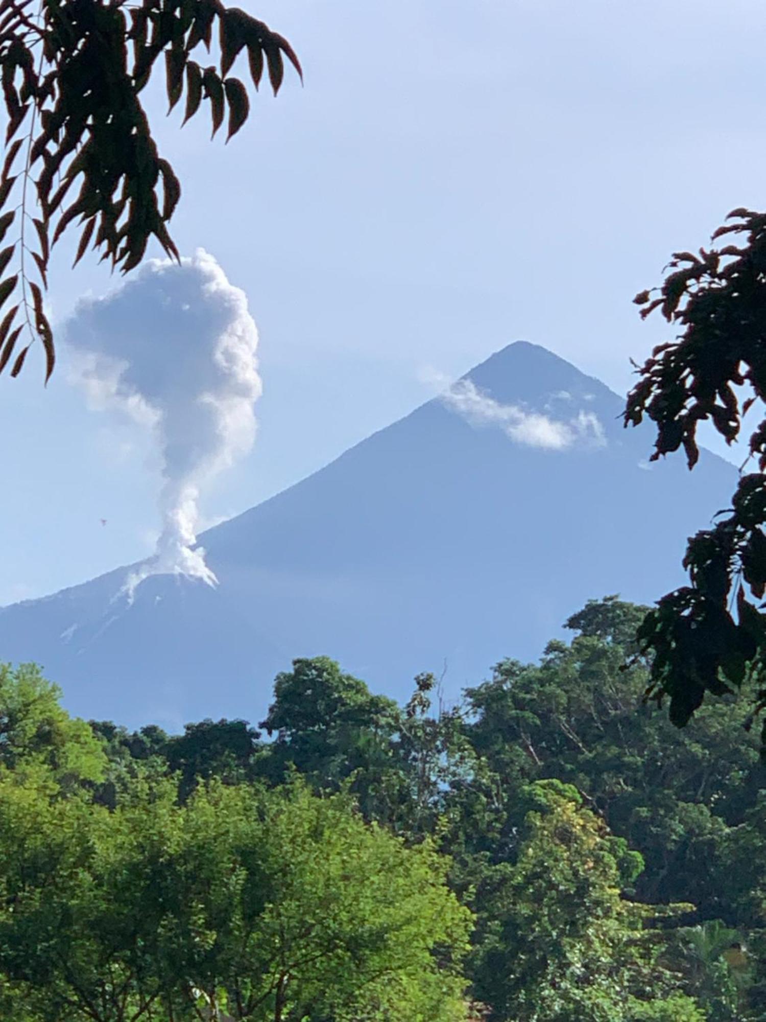 Casa Veronica A 2 Kilometros Del Irtra Retalhuleu Esterno foto