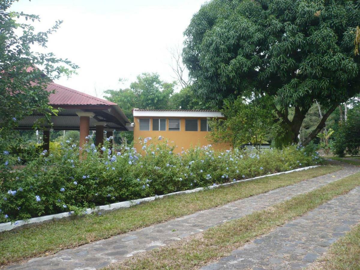 Casa Veronica A 2 Kilometros Del Irtra Retalhuleu Esterno foto